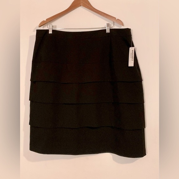 107 NWT LARRY LEVINE Tiered Black Skirt - Picture 1 of 4